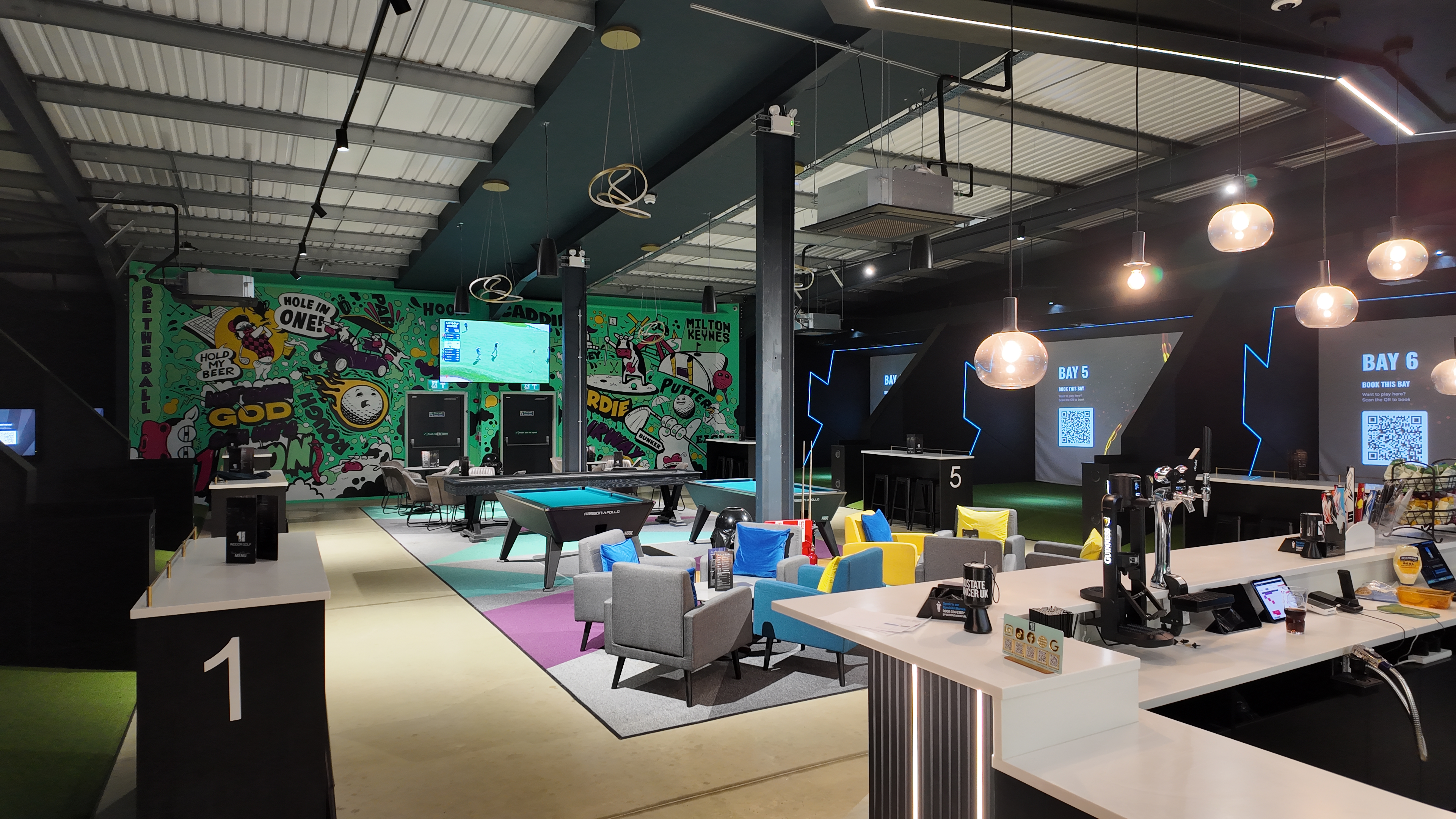 1IRON Indoor Golf facility interior